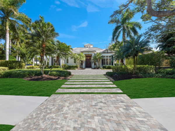Luxury Coastal Retreat in Naples - Perfect For Your Next Vacation